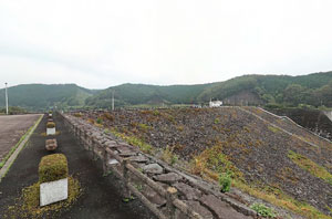 寺山ダム右岸