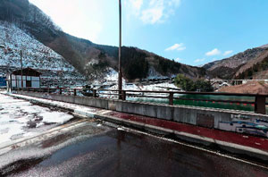 塩沢ダム天端