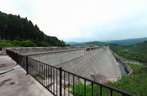 小山ダム右岸