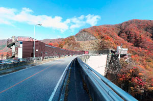 川治ダム天端