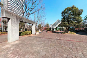 多摩中央公園温室前