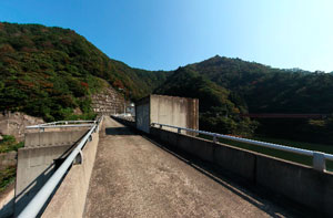 東山ダム天端