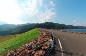 大内ダム左岸