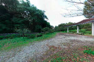 上谷戸親水公園小広場