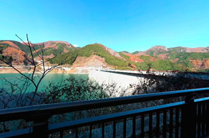滝沢ダム右岸